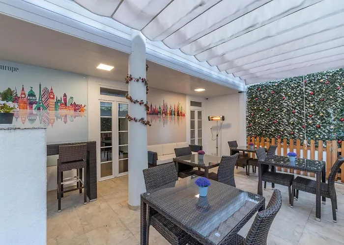 招待所 Seven Dreams 4*